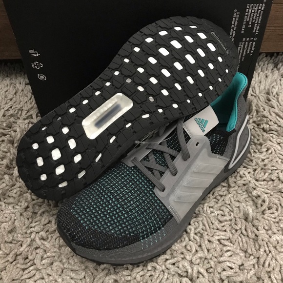 NEW adidas Ultraboost 19 Mens Running Shoes Sz 10 - Picture 4 of 7